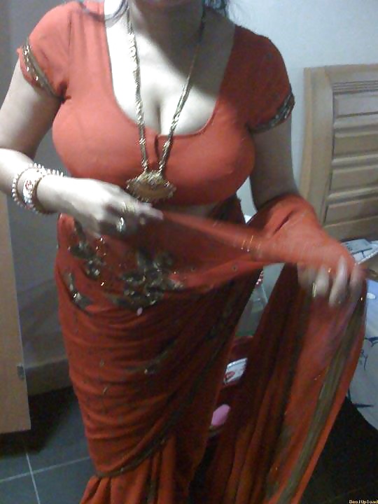 Desi aunty cleavage and nude
 #24820316