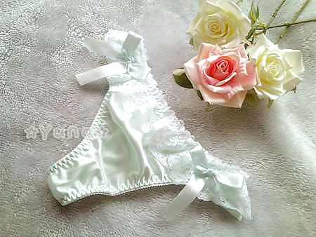 Más bragas de seda
 #38973450