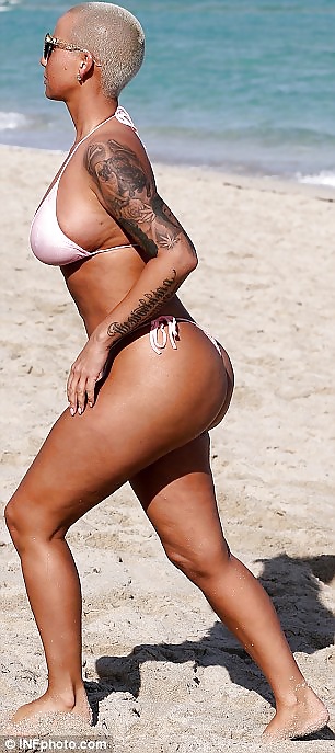 Amber rose white bikini pics (enero 2015)
 #41004764