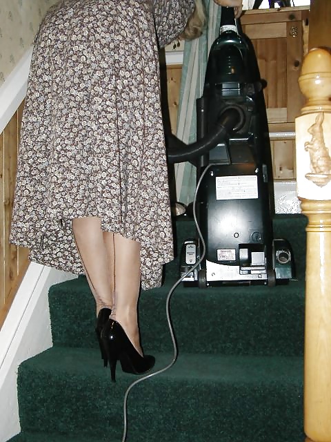 Amateur lady dresses as 1950s housewife #39918780