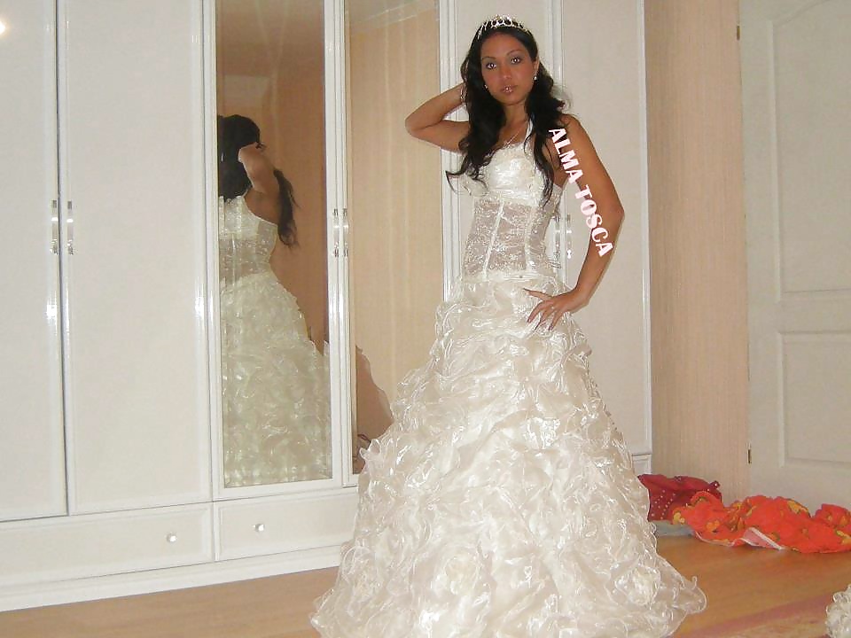 Women In Wedding Dresses - Frauen In Brautkleidern #24187103