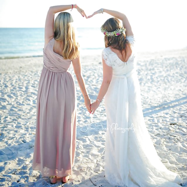 Mujeres en vestidos de novia - frauen in brautkleidern
 #24187135