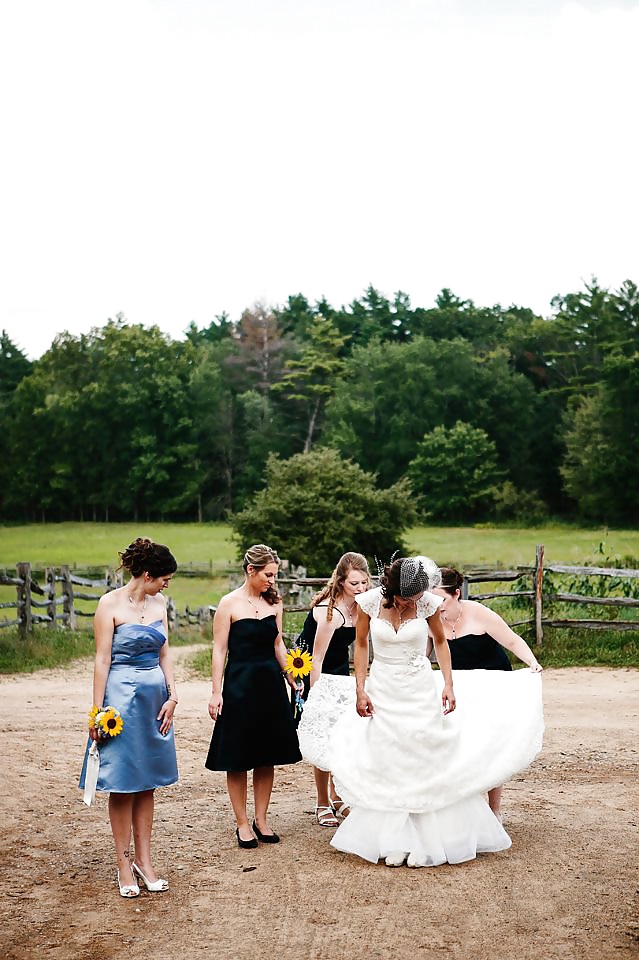 Mujeres en vestidos de novia - frauen in brautkleidern
 #24187171