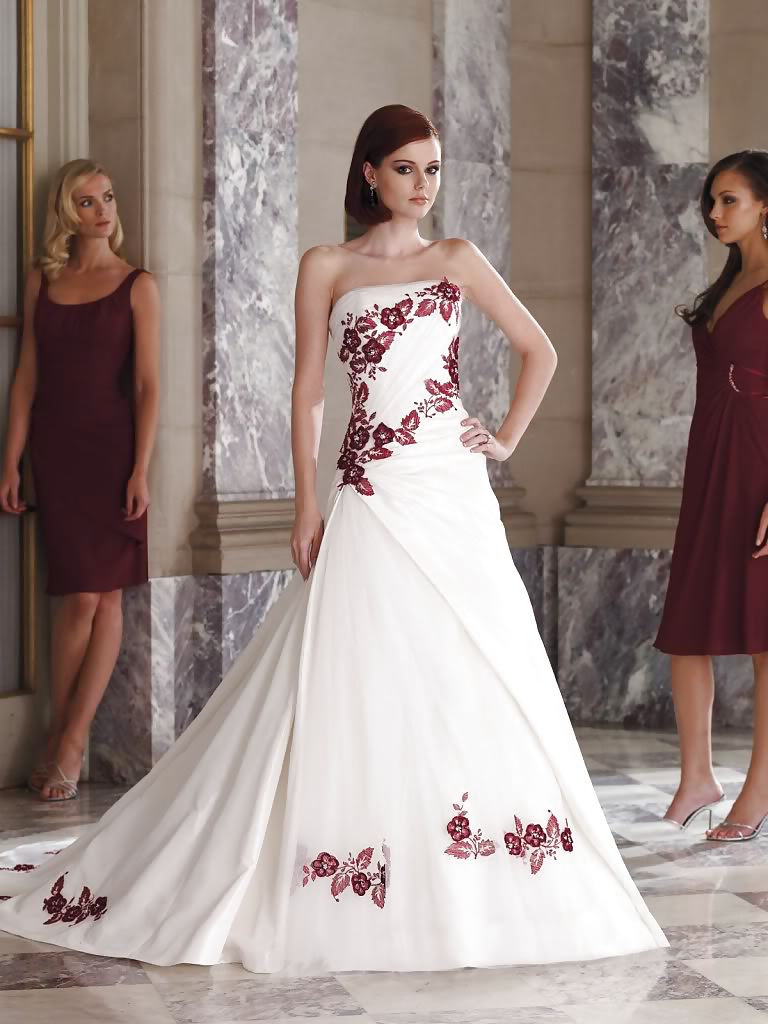 Women in Wedding Dresses - Frauen in Brautkleidern #24187379