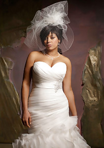 Mujeres en vestidos de novia - frauen in brautkleidern
 #24187391