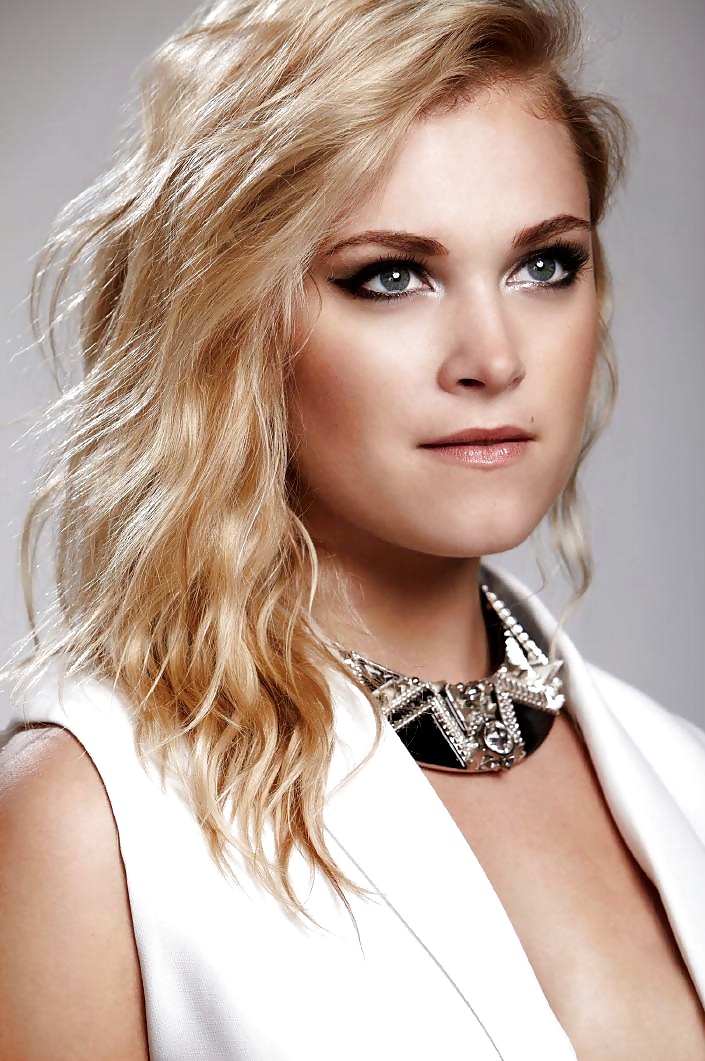 Eliza Taylor Bello Magazin 2014 #27251647