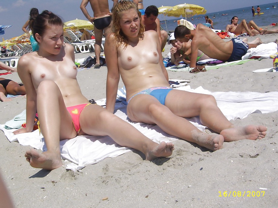 Beach Babes Aux Seins Nus 04 #22984889