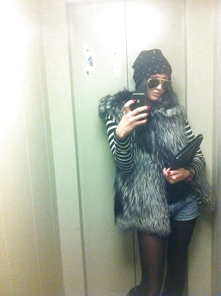 Selfies in furcoats #32042650