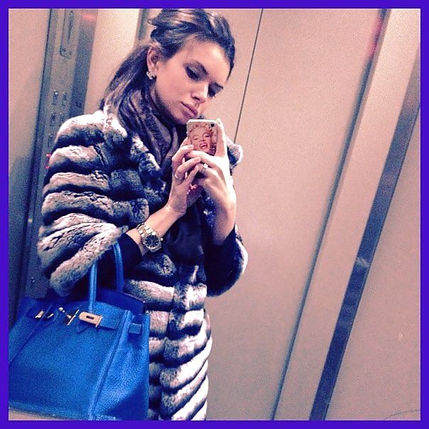 Selfies en abrigos de piel
 #32042675