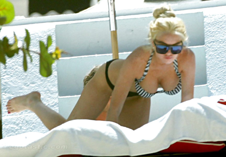 リンゼイロハン
 #27454910