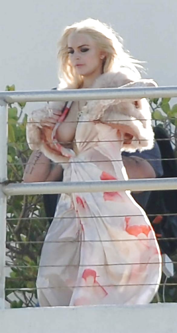 リンゼイロハン
 #27455011