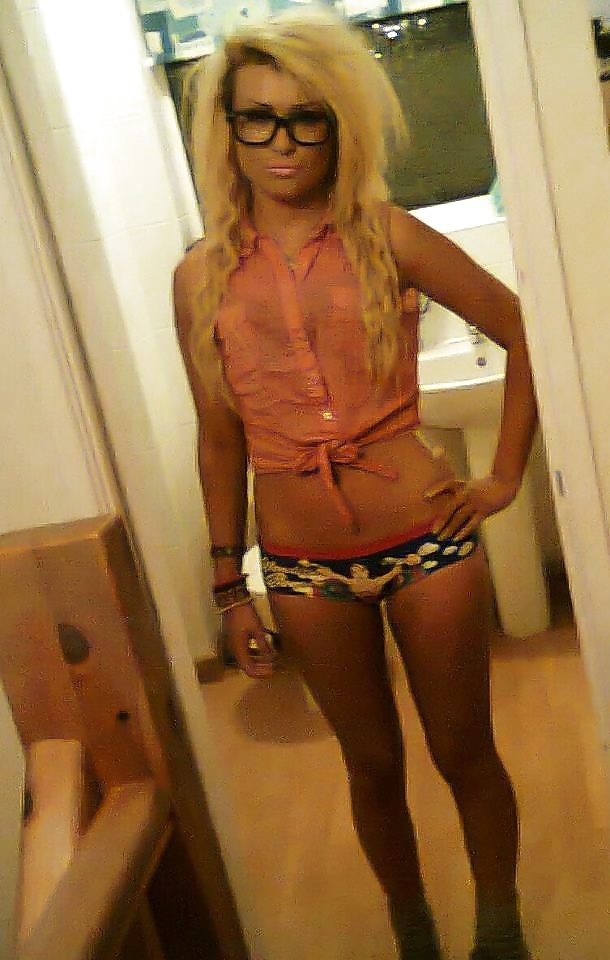 Dolled up chavs 4 
 #29664925