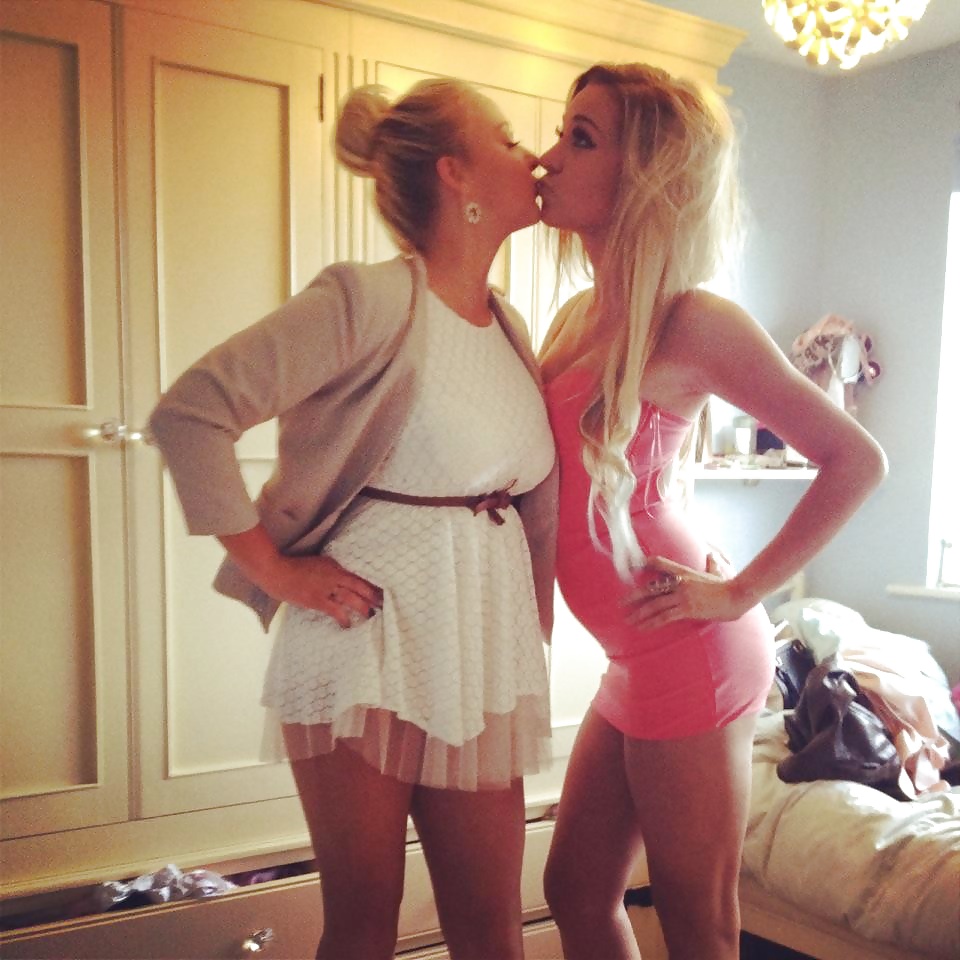 Dolled up chavs 4 
 #29665162