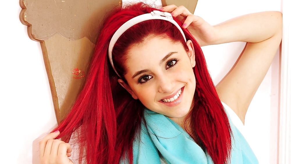 Ariana grande sorriso carino
 #23073074