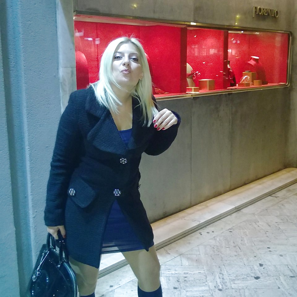 Elle merite d etre v... devant son mari...
 #27331943