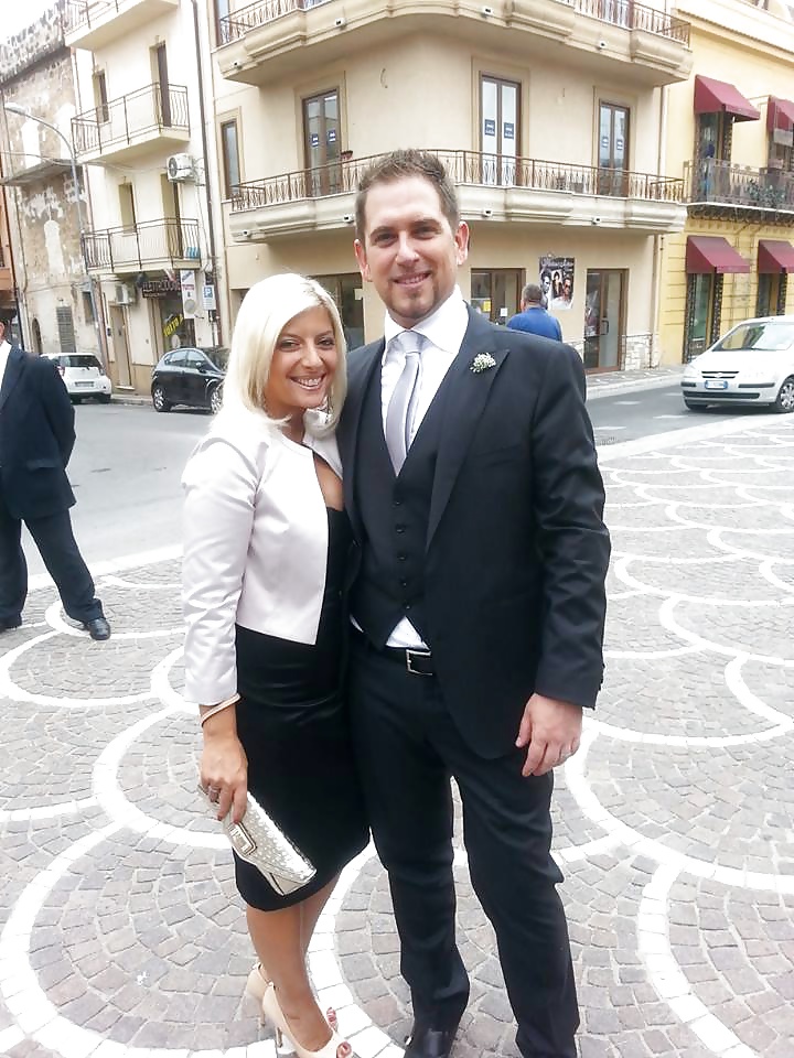 Elle merite d etre v... devant son mari...
 #27331955