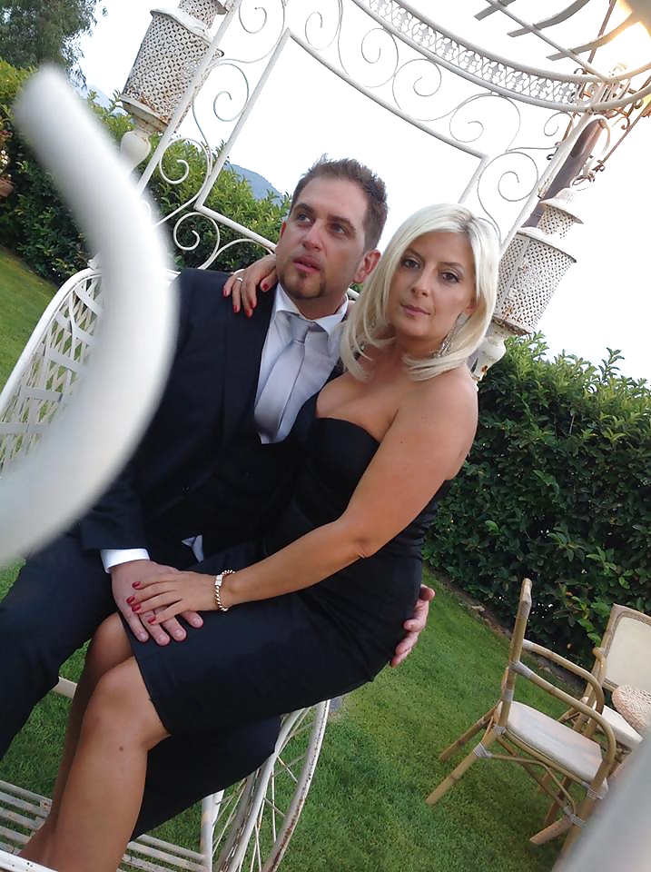 Elle merite d etre v... devant son mari...
 #27331962