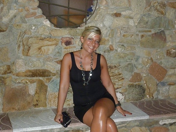 Elle merite d etre v... devant son mari...
 #27331966