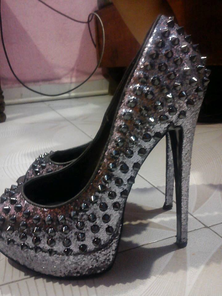 Uno de mis tacones #25409167