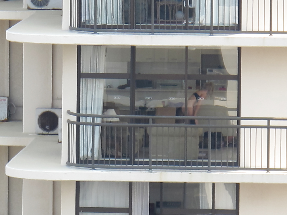 Cortinas corridas y lencería erótica
 #35215396