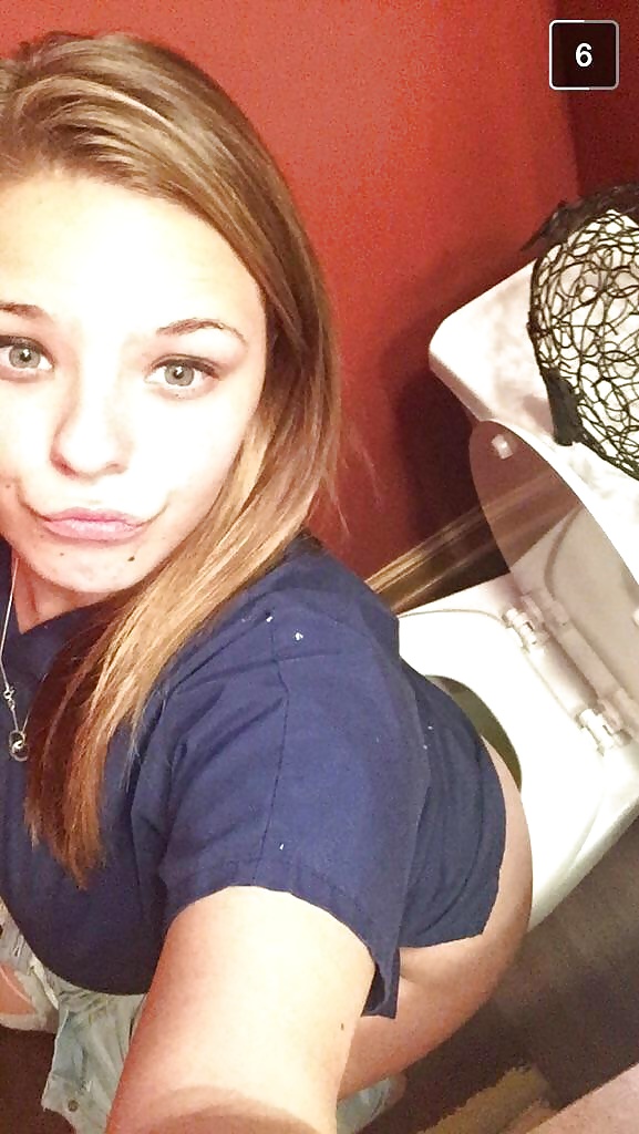 Toilet selfies #40973535