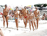 Damas en la playa (desnudas)
 #32379824