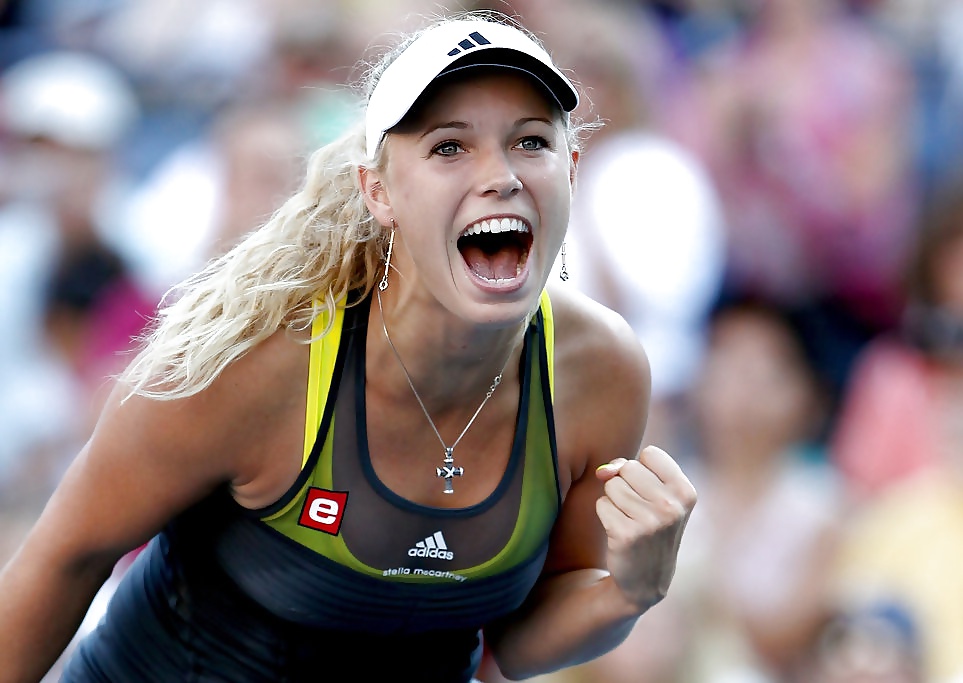 Caroline Wozniacki feeding time #30886127