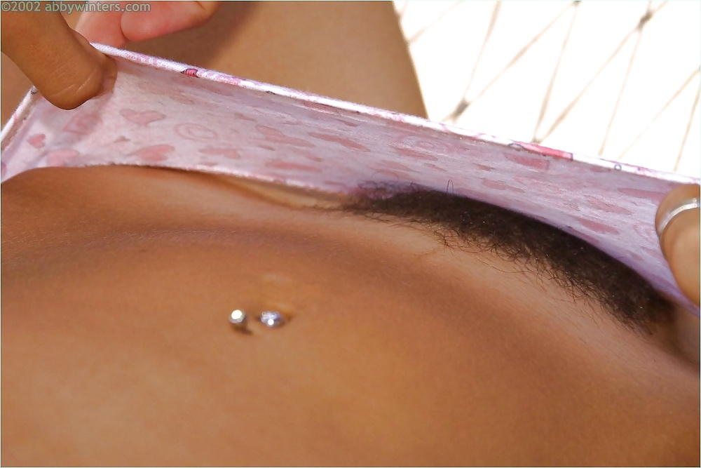 Pubescentes asomando el vello púbico
 #39789103