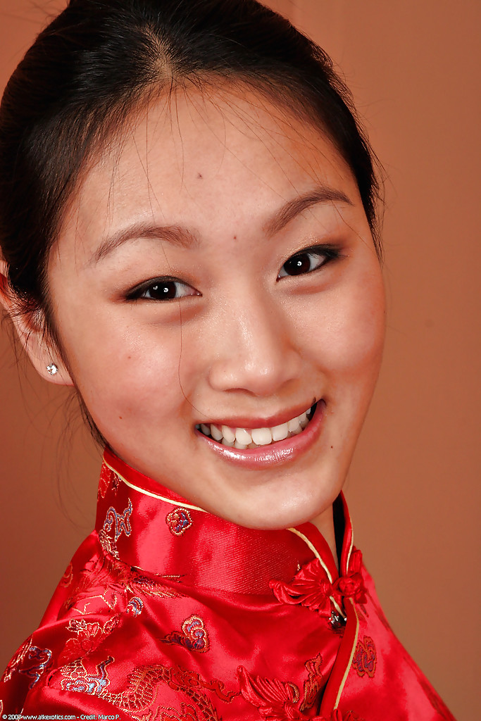 Evelyn lin, modella asiatica amatoriale che rivela le tette piccole e la figa rasata
 #50047013