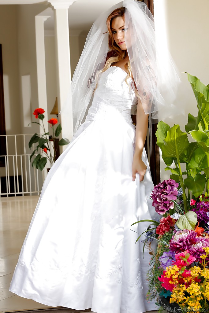 Hairy brunette bombshell Dahlia Sky getting ready for her wedding #52369401