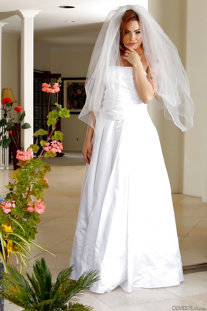 Hairy brunette bombshell Dahlia Sky getting ready for her wedding #52369438