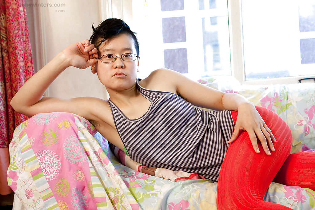 Schließt ups von nerdy asiatische Mädchen twyla masturbieren haarige Muschi
 #52403505