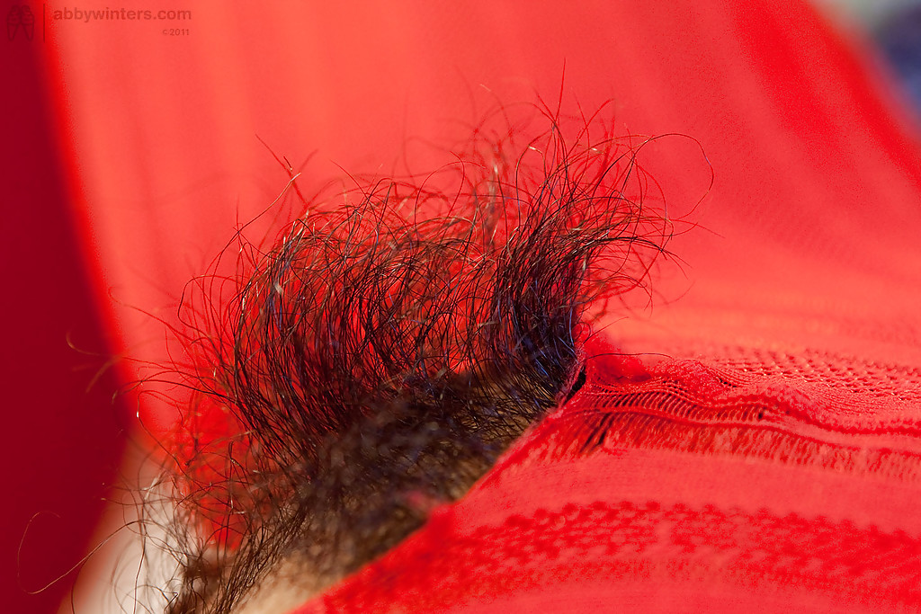 アジアのオタク少女ツイラが毛むくじゃらのマンコをオナニーしているところをアップで撮る
 #52403741
