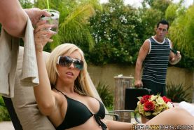 Blonde Jessica Lynn takes off her sexy bikini for blowjob ...
