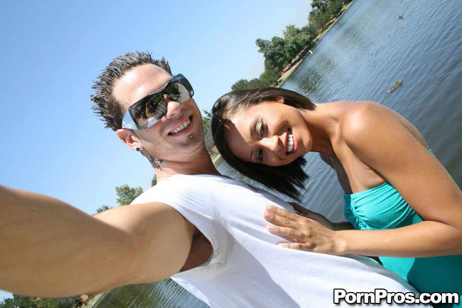 Mia Lina, petite amie latino, se fait baiser lors d'un photoshoot amateur.
 #50006456