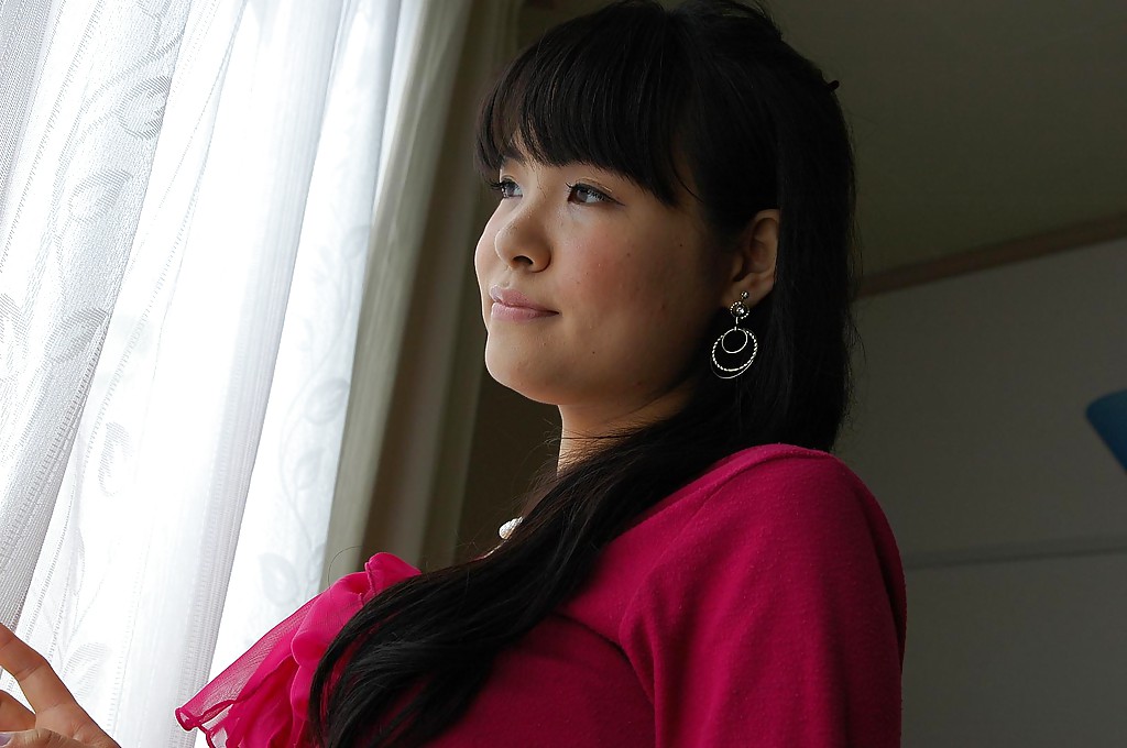 Asiatischer Teenager Nao Kodaka zieht sich aus und spreizt ihre Schamlippen
 #51224633