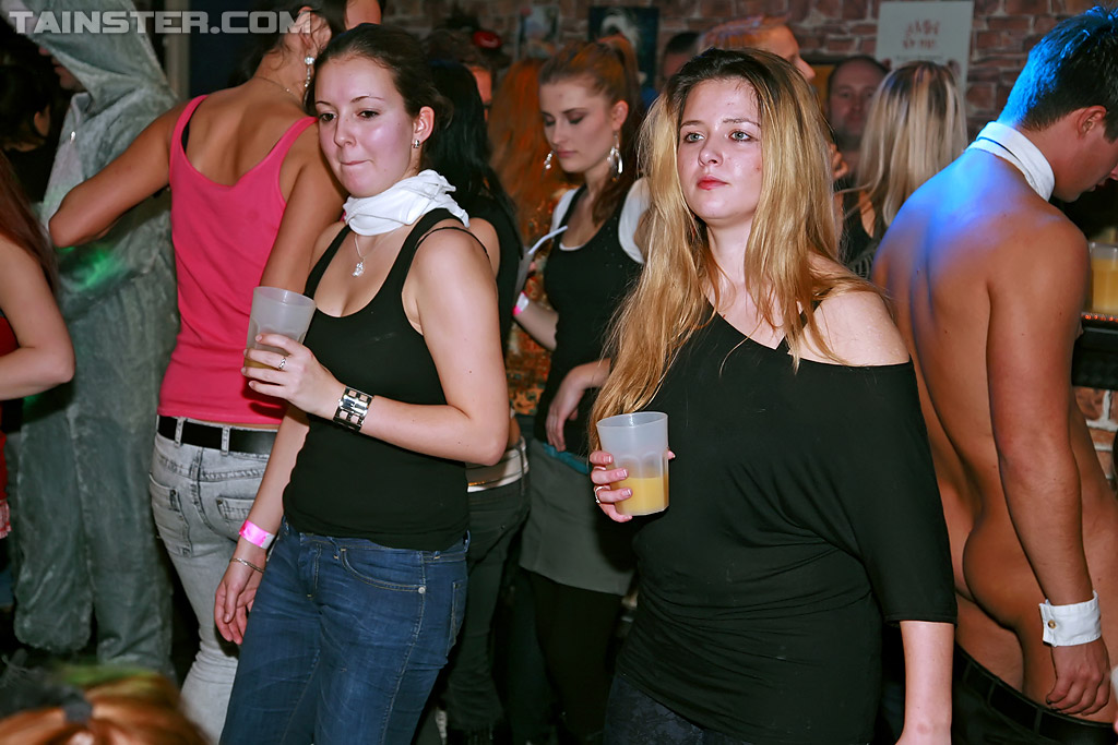チンコに飢えた素人娘たちがハードコアなcfnmセックスパーティーに夢中
 #50302320