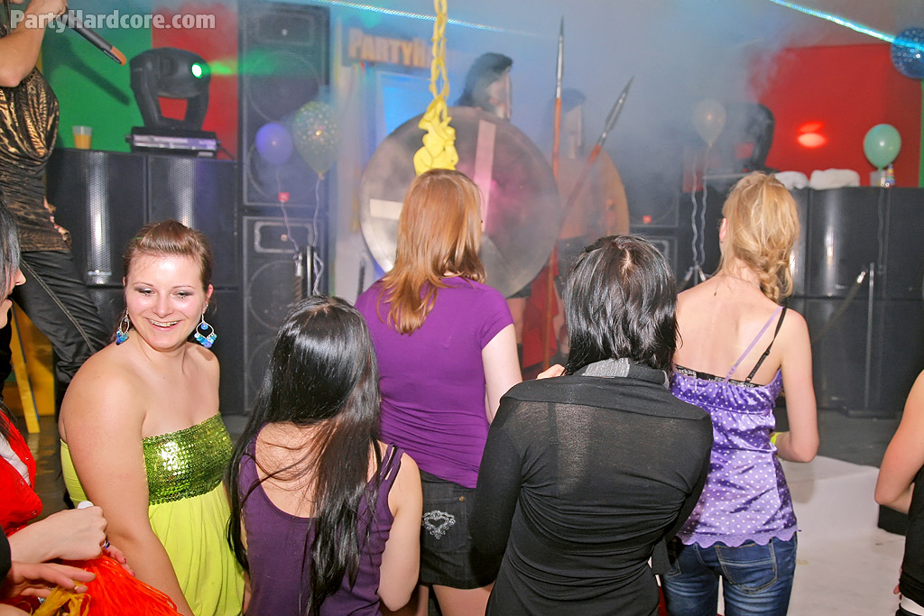 Slutty europäischen Amateur-Mädchen gehen böse auf der Party mit malestrippers
 #51185009