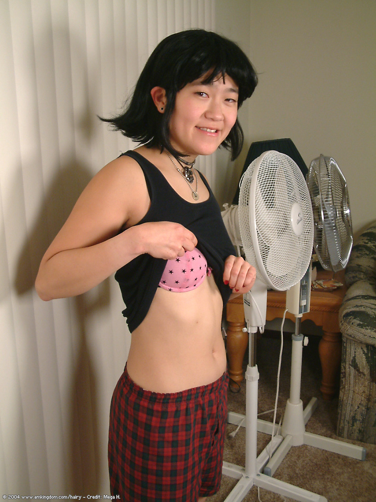 Slender amateur Asian Cady puts her hairy coochie under scrutiny #50013700
