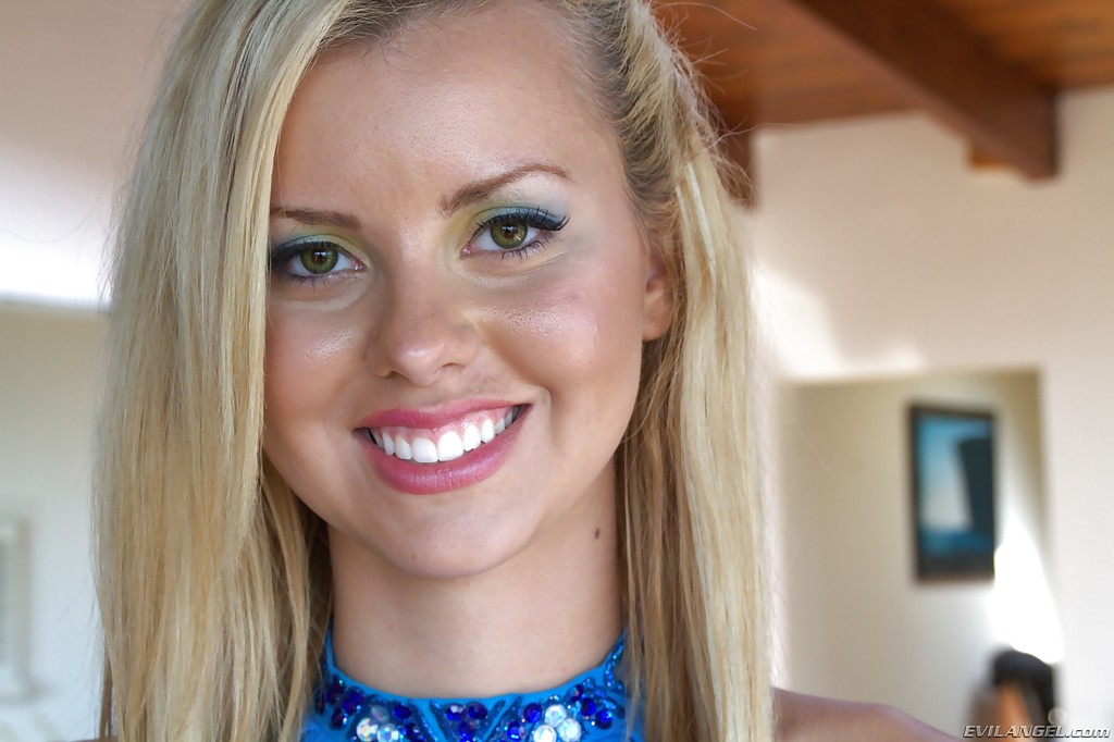 Atemberaubende Latina Babe Jessie Rogers zeigt ihre atemberaubende Muschi
 #50644470