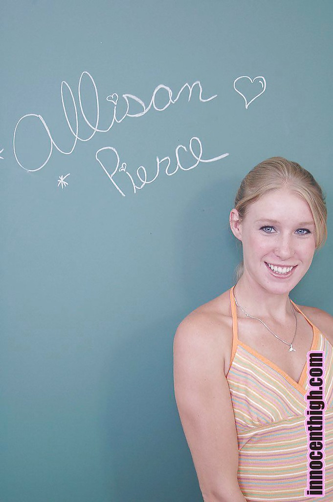 Schulmädchen blonde Babe Allison entkleidet ihre geile Muschi
 #51773398