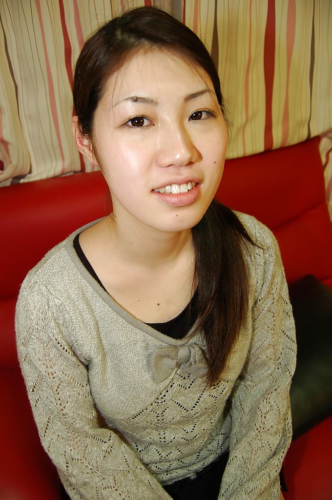 Carina brunetta asiatica yui che si spoglia del culo e del corpo
 #50044847