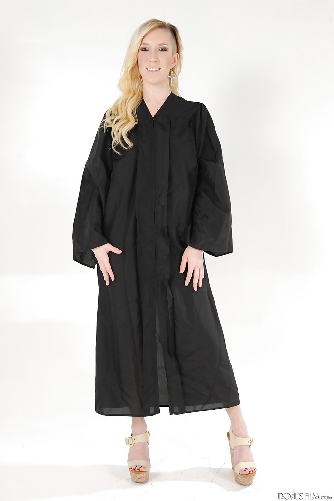 Beste Studentin in schwarzer Uniform Maia will ihren sexy Körper zeigen
 #54876044
