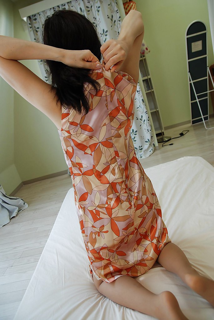 Asiatisch milf shinobu yabe undressing und exposing ihre Fotze in close up
 #51200048