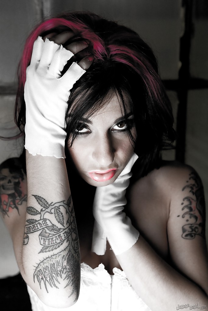 Milf amateur con tatuajes sexy joanna angel se muestra en lencería
 #56248550