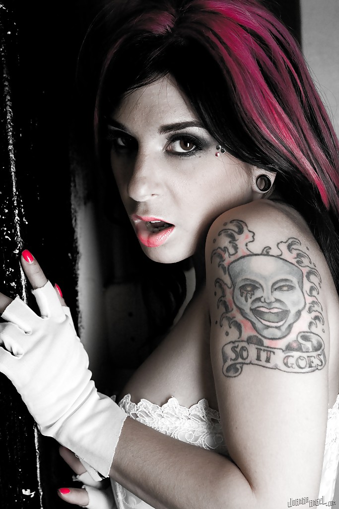 Milf amateur con tatuajes sexy joanna angel se muestra en lencería
 #56248708