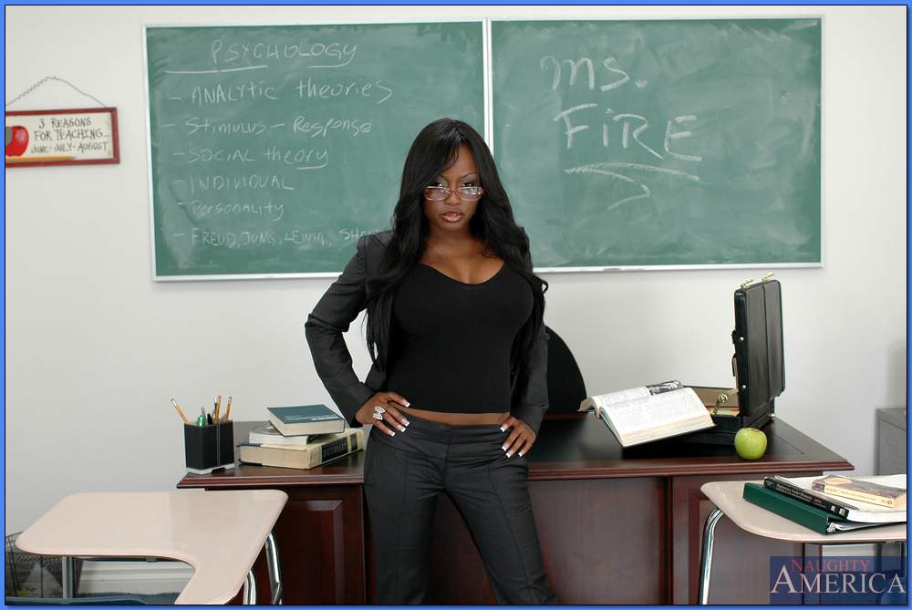 La profesora negra jada fire revela sus activos en clase
 #50588720