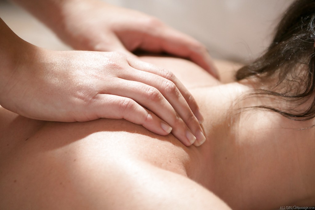 Close up lesbian sex after massage with Jennifer White and Adriana Chechik #52459945