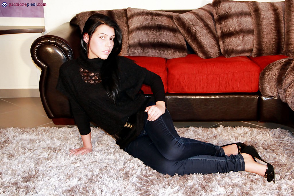 Babe in jeans Petra likes to play with her feet and show her body #50861636