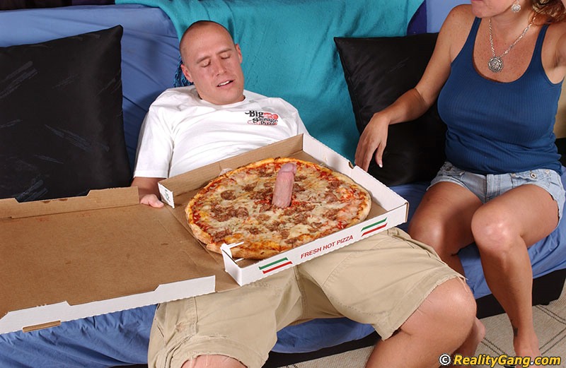 Mature bombshell Rachel Rivers jerks and fucks a pizza-guy's huge dick #53167659